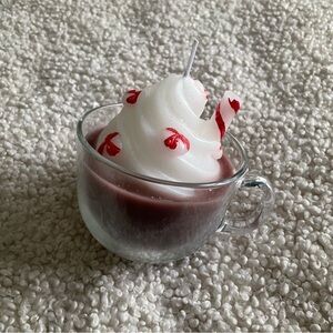 Peppermint hot cocoa candle